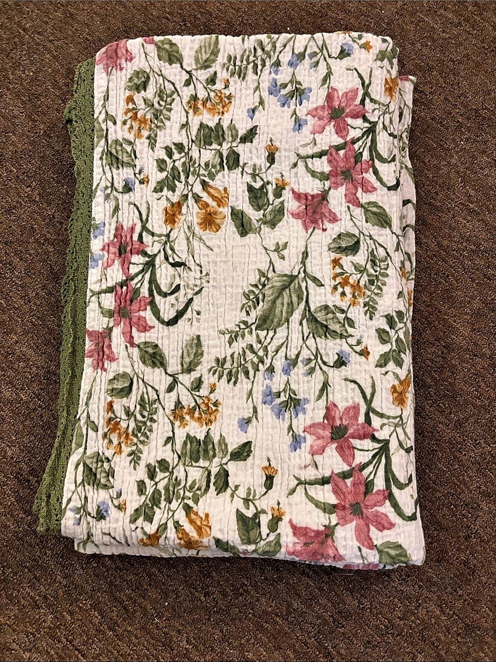 Vintage White /Green/Red Wildflowers Blanket Lightweight Soft 100% Cotton Throw